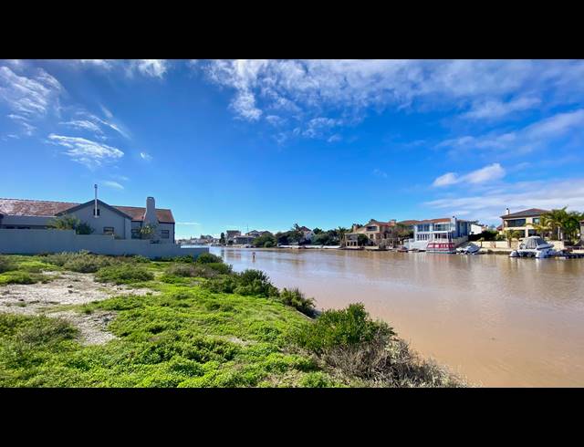1,069M² VACANT LAND FOR SALE IN PORT OWEN